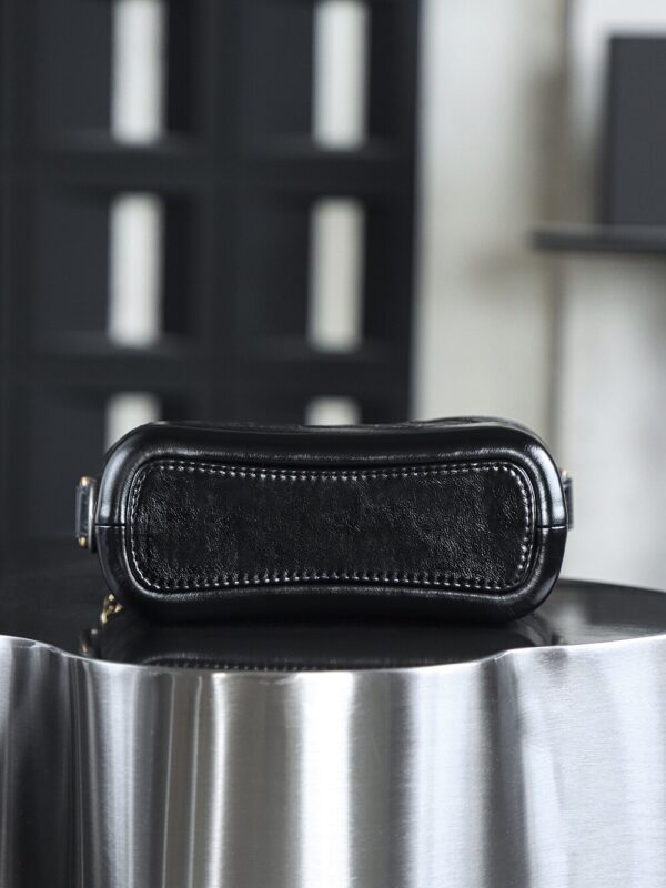 God Factory Chanel Gabrielle Hobo Small Retro Hardware Black Size 15*20*8cm