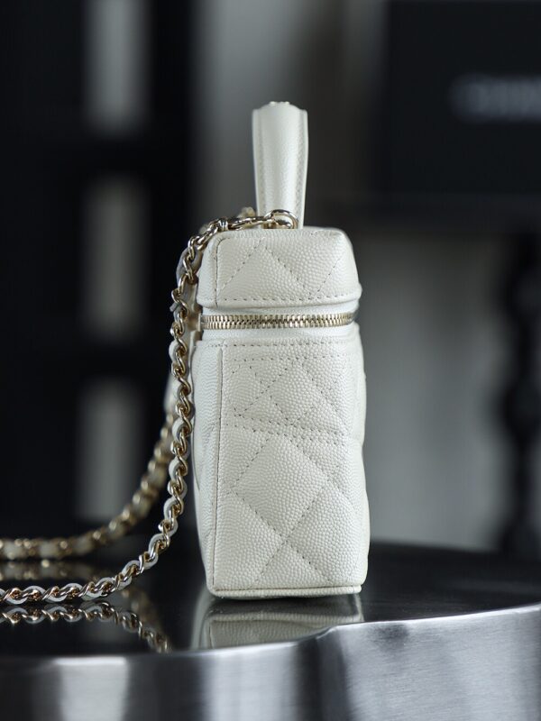 God Factory Chanel 25C Box Bags White impala Leather Size 17*19.5*5cm Pale Gold Hardware