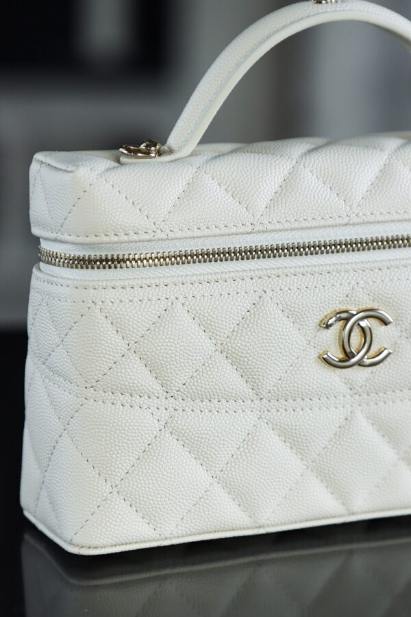 God Factory Chanel 25C Box Bags White impala Leather Size 17*19.5*5cm Pale Gold Hardware