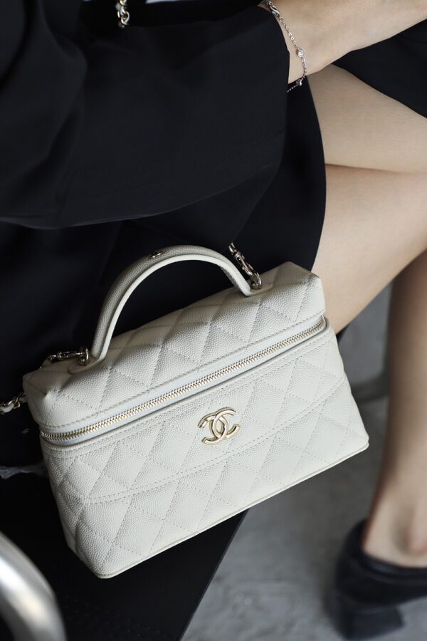 God Factory Chanel 25C Box Bags White impala Leather Size 17*19.5*5cm Pale Gold Hardware