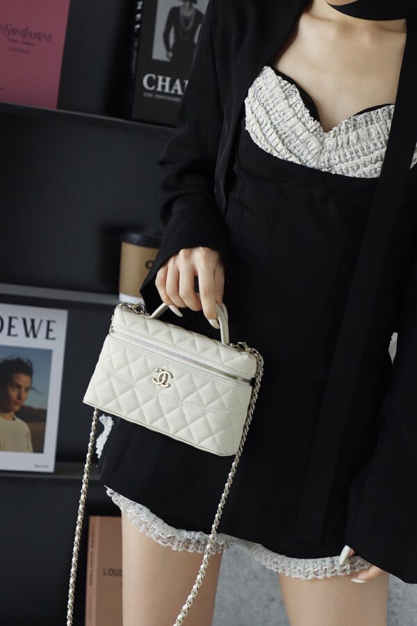 God Factory Chanel 25C Box Bags White impala Leather Size 17*19.5*5cm Pale Gold Hardware