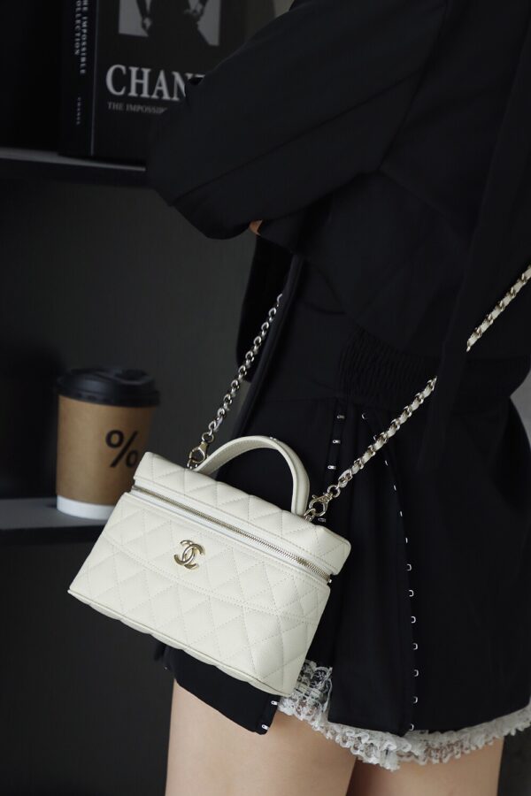 God Factory Chanel 25C Box Bags White impala Leather Size 17*19.5*5cm Pale Gold Hardware