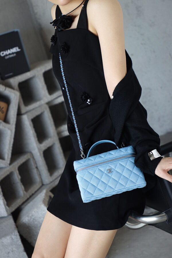 God Factory Chanel 25P Denim Lunchbox Bag Fashion Art Denim Blue Leather 24K Retro PHW Size 17*19.5*5cm