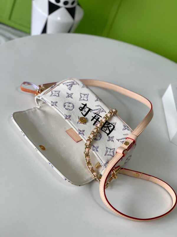 God Factory Louis Vuitton M83499 Size 23.5*12*4.3cm