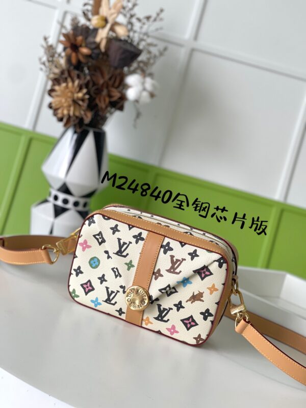 God Factory Louis Vuitton M24820 Size 23.5*15.5*8.5cm