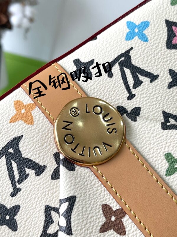 God Factory Louis Vuitton M24820 Size 23.5*15.5*8.5cm