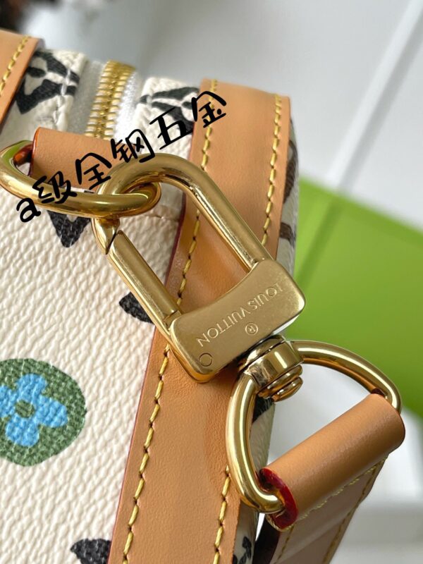 God Factory Louis Vuitton M24820 Size 23.5*15.5*8.5cm