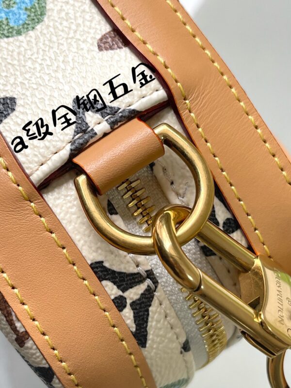 God Factory Louis Vuitton M24820 Size 23.5*15.5*8.5cm