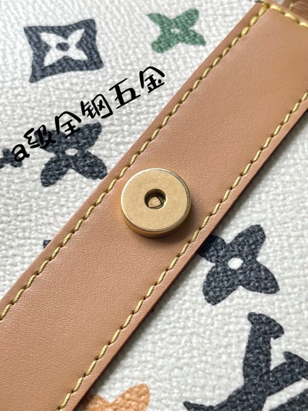 God Factory Louis Vuitton M24820 Size 23.5*15.5*8.5cm