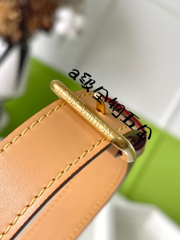 God Factory Louis Vuitton M24820 Size 23.5*15.5*8.5cm