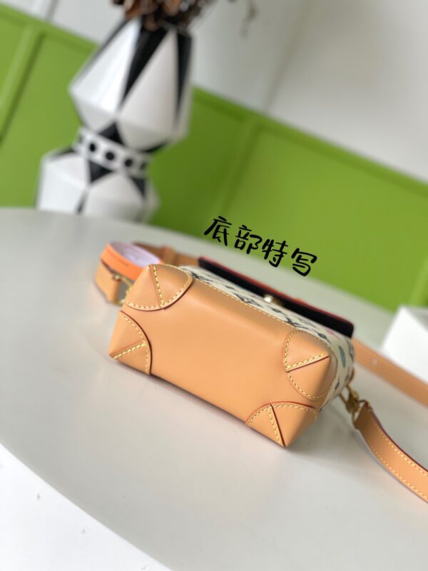 God Factory Louis Vuitton M83428 Size 15*18*7cm