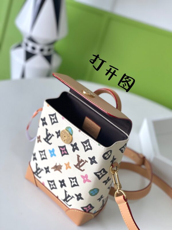 God Factory Louis Vuitton M83428 Size 15*18*7cm