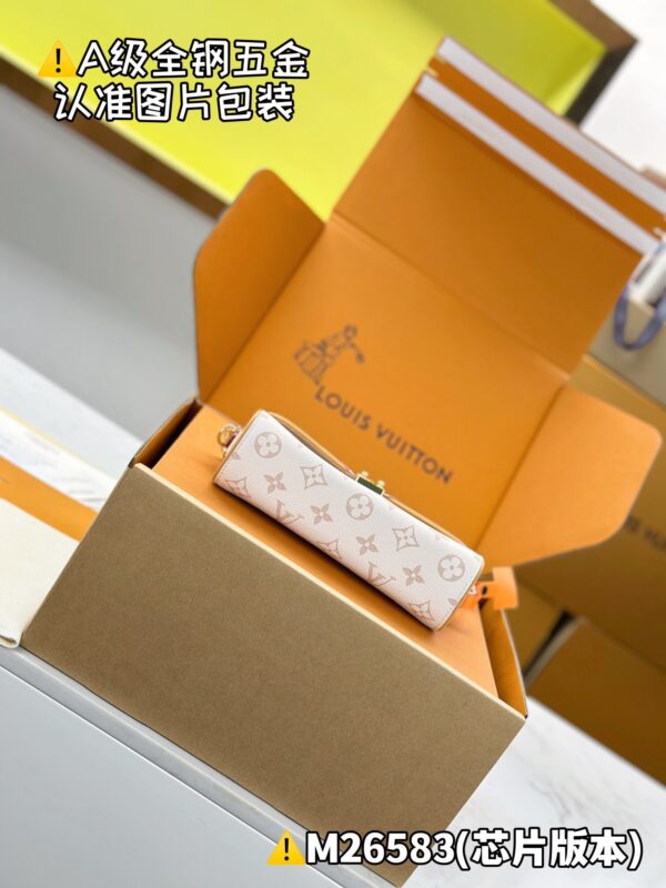 God Factory Louis Vuitton POCHETTE CAMILLE M26583 Size 11 x 6 x 20.5cm