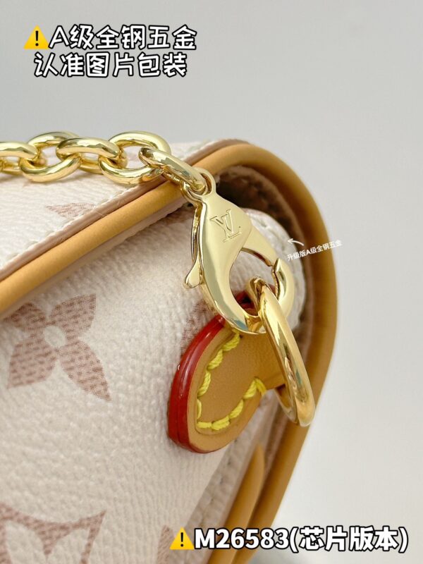 God Factory Louis Vuitton POCHETTE CAMILLE M26583 Size 11 x 6 x 20.5cm