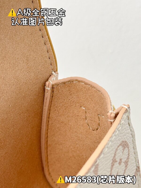 God Factory Louis Vuitton POCHETTE CAMILLE M26583 Size 11 x 6 x 20.5cm