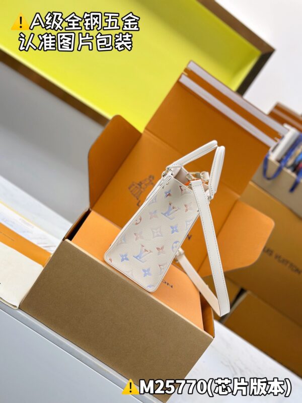 God Factory Louis Vuitton ONTHEGO M25770 Size 19 x 11.5 x 25cm