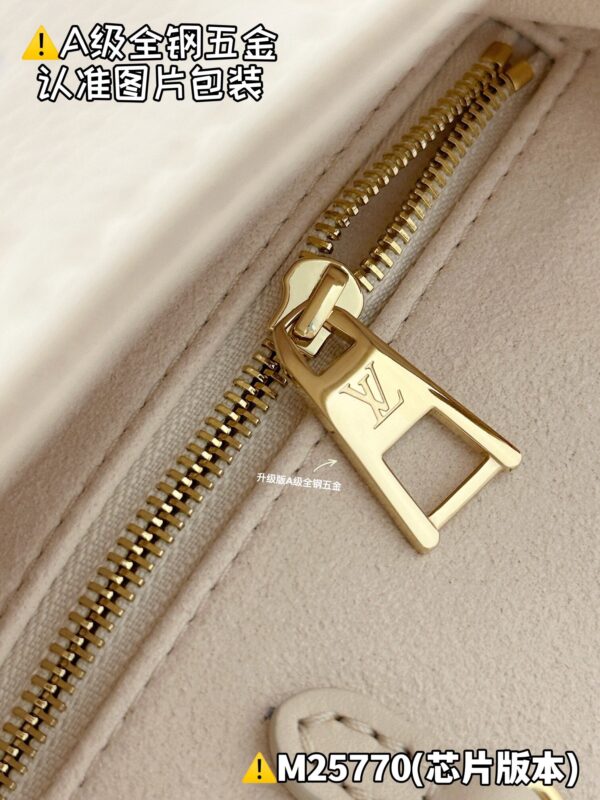 God Factory Louis Vuitton ONTHEGO M25770 Size 19 x 11.5 x 25cm