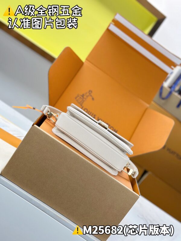 God Factory Louis Vuitton POCHETTE MÉTIS EAST WEST M25682 Size 13.5 x 6 x 21.5cm