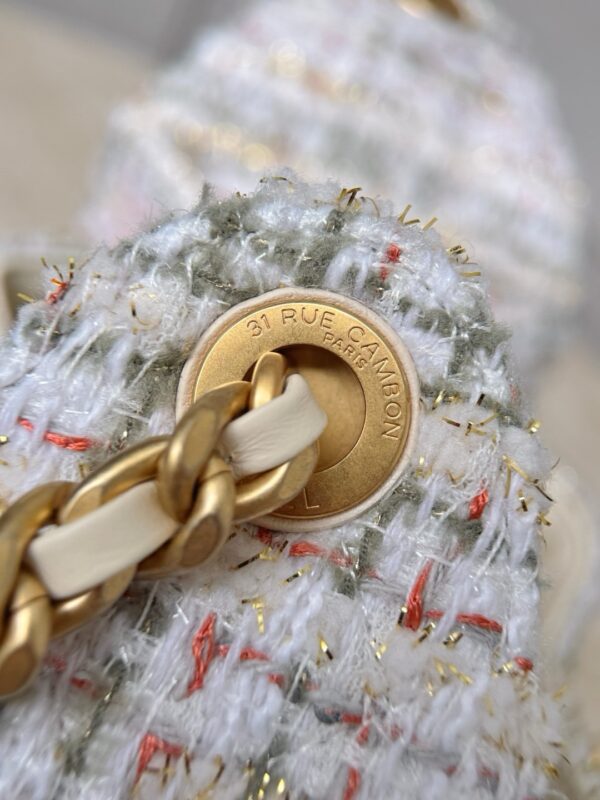 God Factory Chanel Bags Code 10418 25A Hobo White Small Size 26x30x14cm