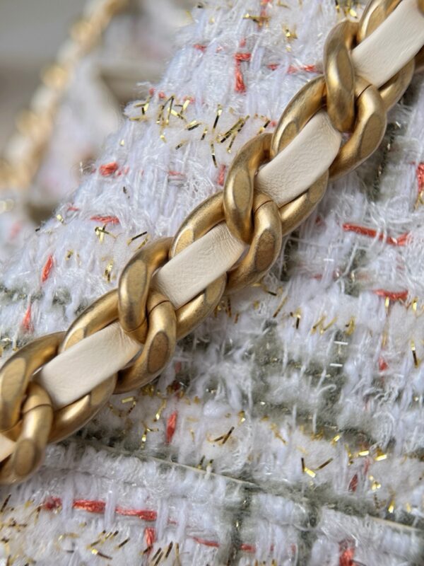 God Factory Chanel Bags Code 10418 25A Hobo White Small Size 26x30x14cm