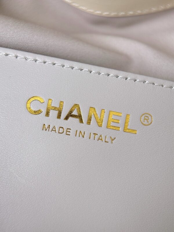 God Factory Chanel Bags Code 10418 25A Hobo White Small Size 26x30x14cm