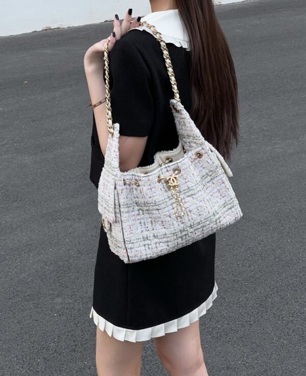 God Factory Chanel Bags Code 10418 25A Hobo White Small Size 26x30x14cm