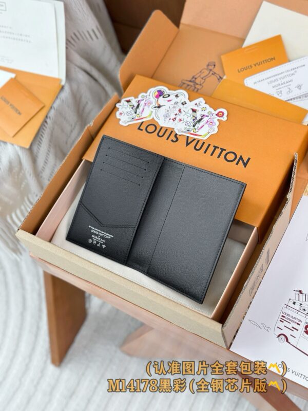 God Factory LV Wallet M14178 Size 10 x 14 x 2.5cm