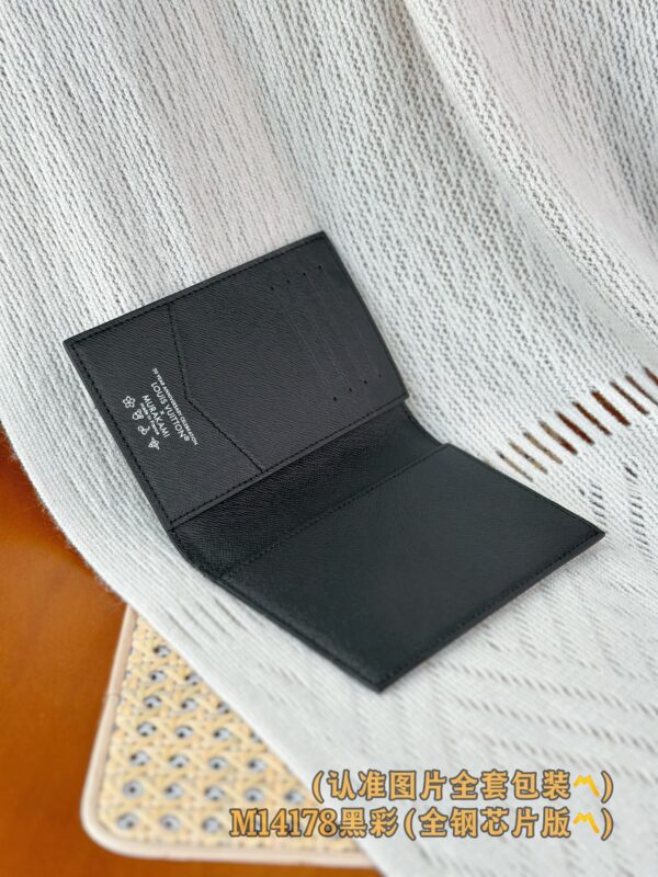 God Factory LV Wallet M14178 Size 10 x 14 x 2.5cm