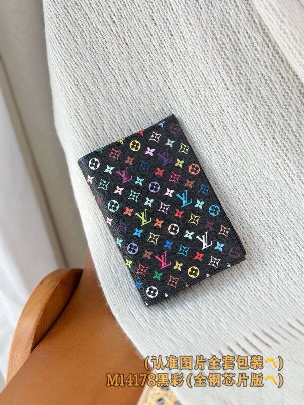 God Factory LV Wallet M14178 Size 10 x 14 x 2.5cm