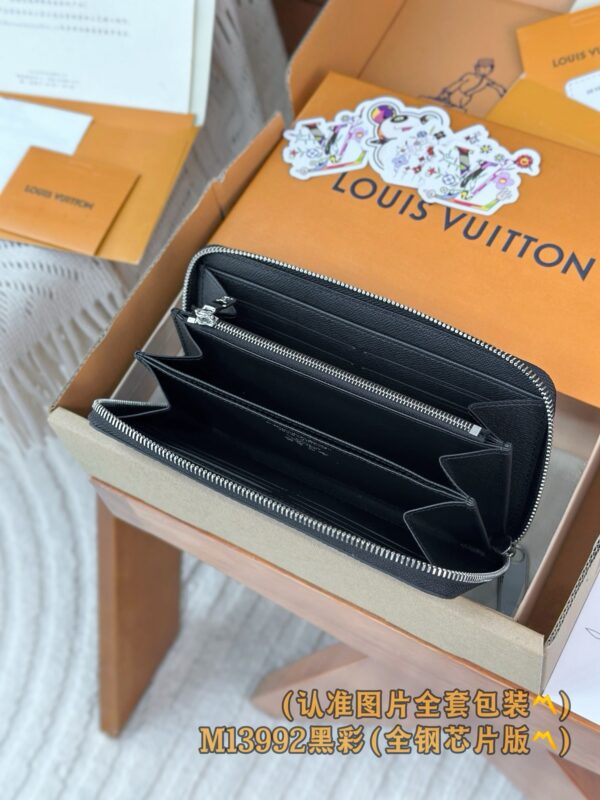 God Factory LV Wallet M13992 Size 19x10cm