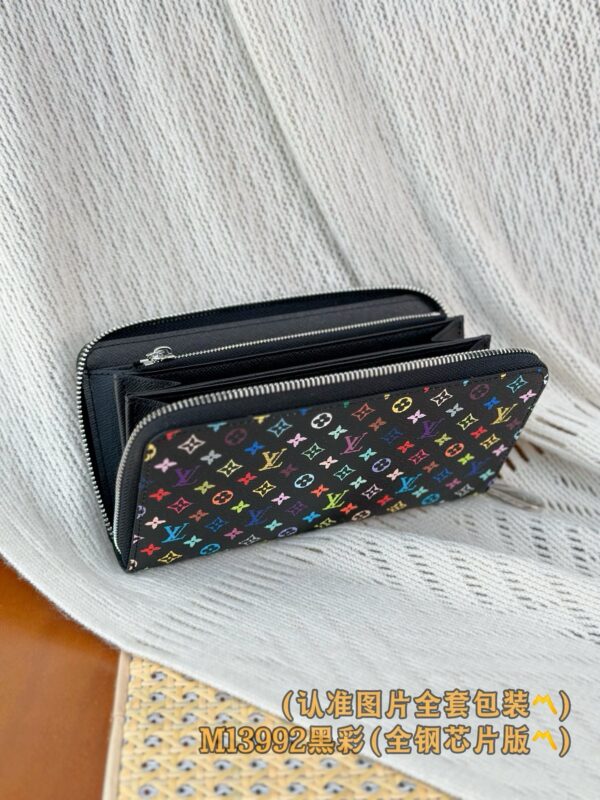 God Factory LV Wallet M13992 Size 19x10cm